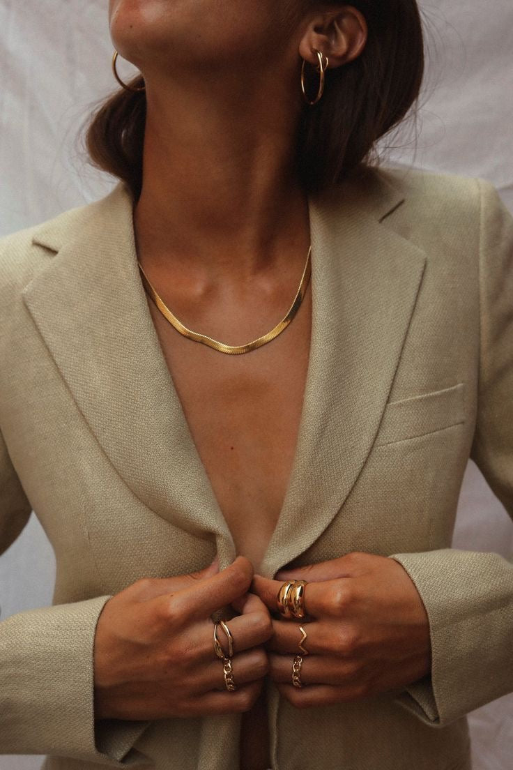 Golden curve necklace