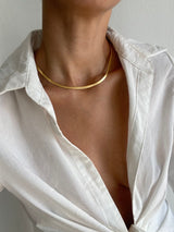 Golden curve necklace
