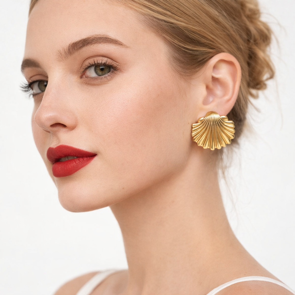 Golden Shell Model Earrings