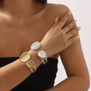 Silver bracelet bungle