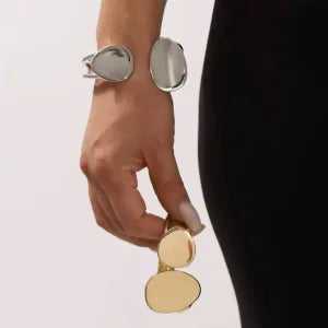 Silver bracelet bungle