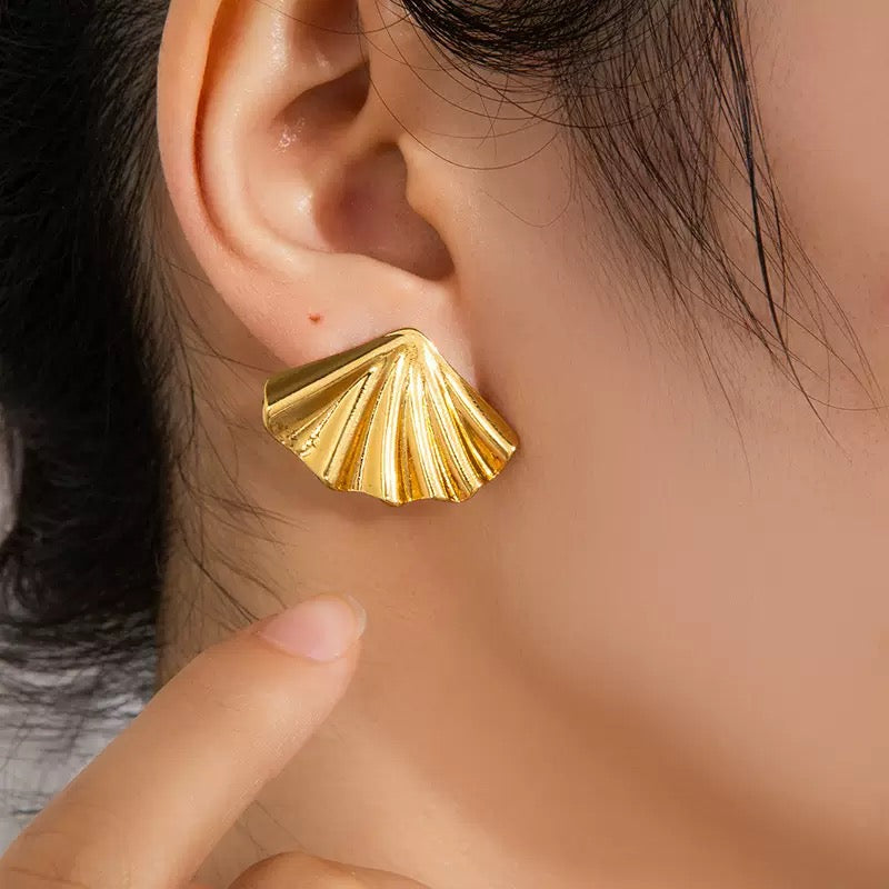 Golden Shell Earrings